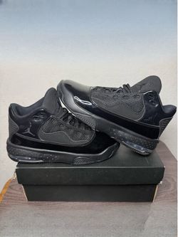 Black Jordan Aura 2 (GS) size 3.5Y
