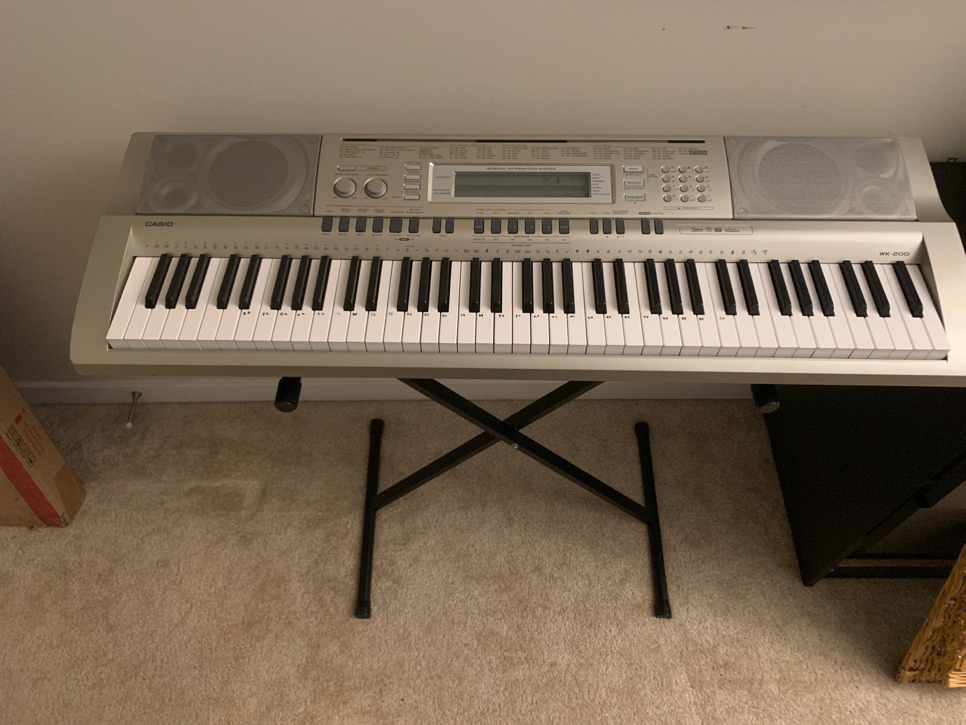 Casio WK-200 Keyboard WITH stand