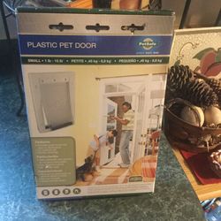 Brand New In Box Small Pet Door From Pet Safe. Easy To Install