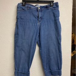Women’s Levi’s Strauss Blue Jean Capri Size 12 