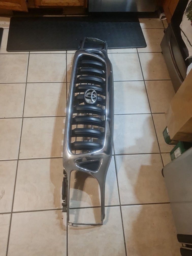 2001-2004 Toyota Tacoma Grill