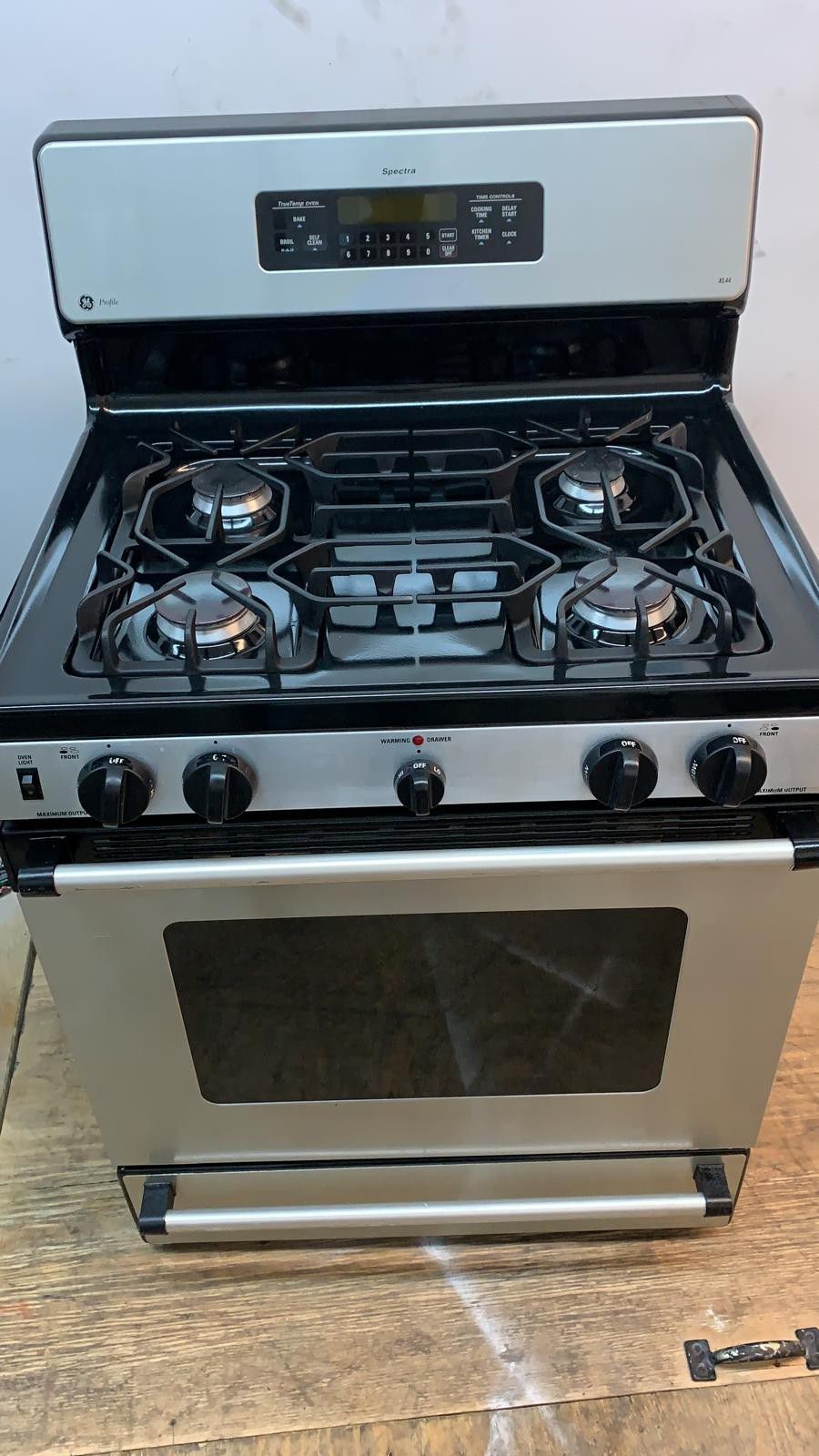 GE 30in stainless steel gas stove