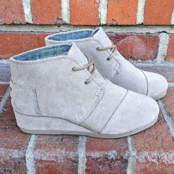 NEW Toms Desert wedge boots kids youth size 3.5 in taupe tan beige gray