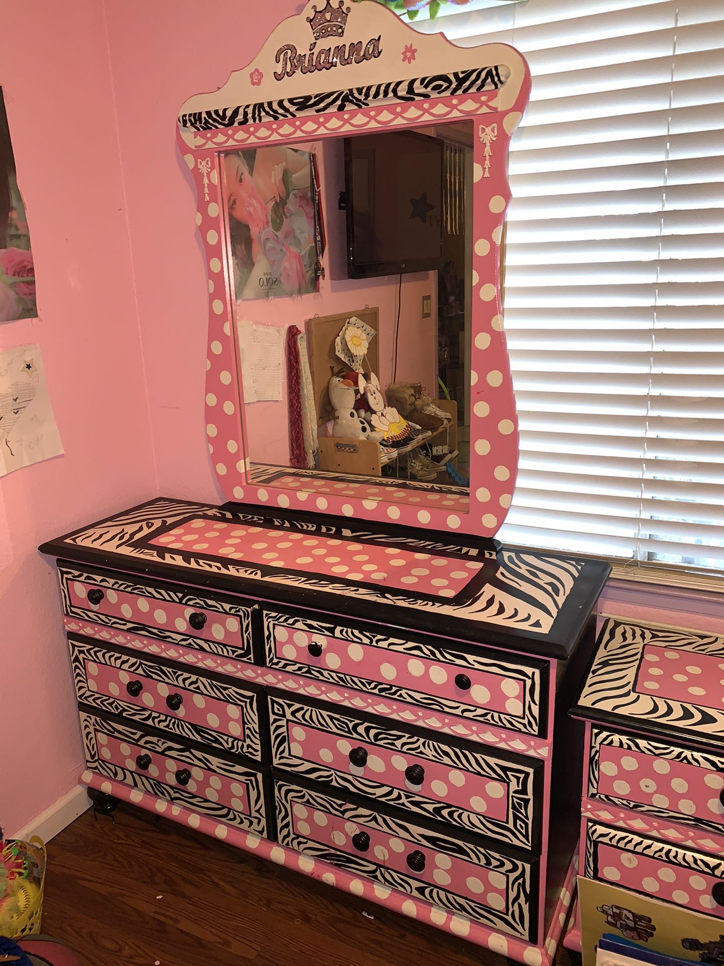 Twin girls bedroom set (bed with mattress, two nightstands, big dresser with mirror)