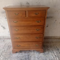 CHEST OF DRAWERS 
