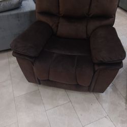 *Weekly Feature*---Barcelona Mature Brown Fabric Reclining 3 Piece Sets---Delivery And Easy Financing Available🤝