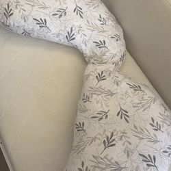 boppy maternity pillow - never used