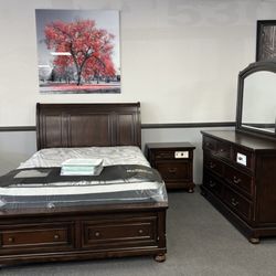 4PC Queen Platform Bedroom Set 