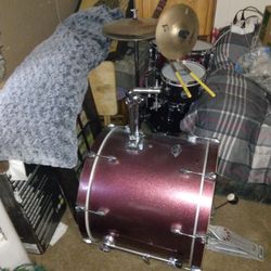 5 Peice Metallic Maroon PEARL Drum Set