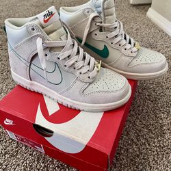 Nike Dunk Sneakers 