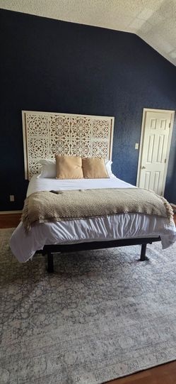 Queen Size bed( Everything included)