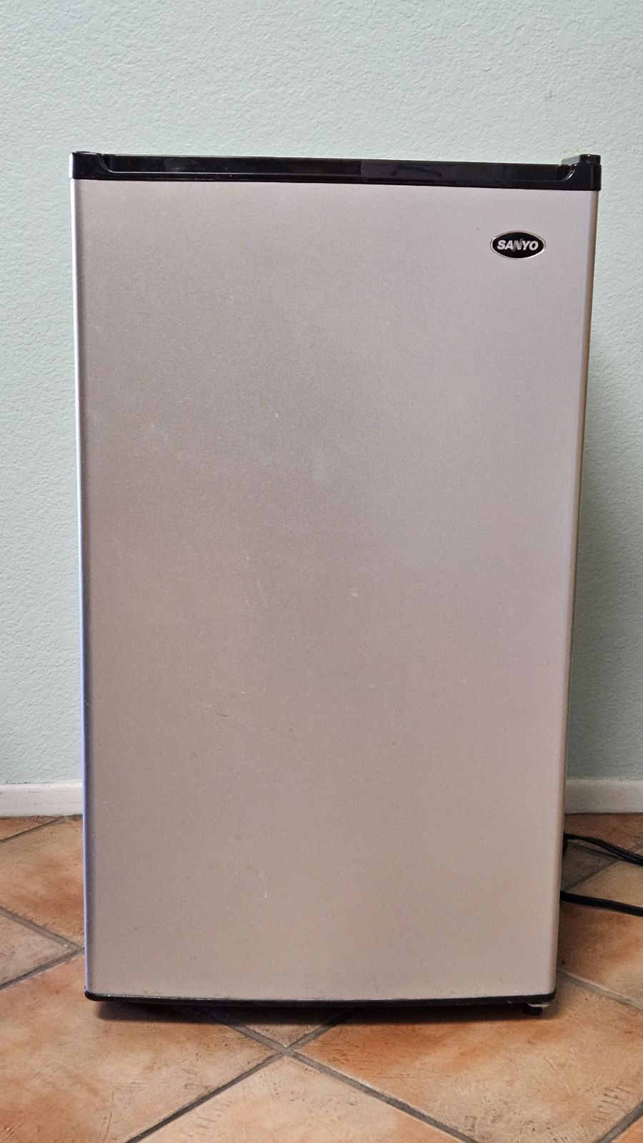 Mini Refrigerator with freezer