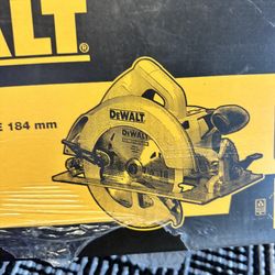 Dewalt Saw 15A Corded New