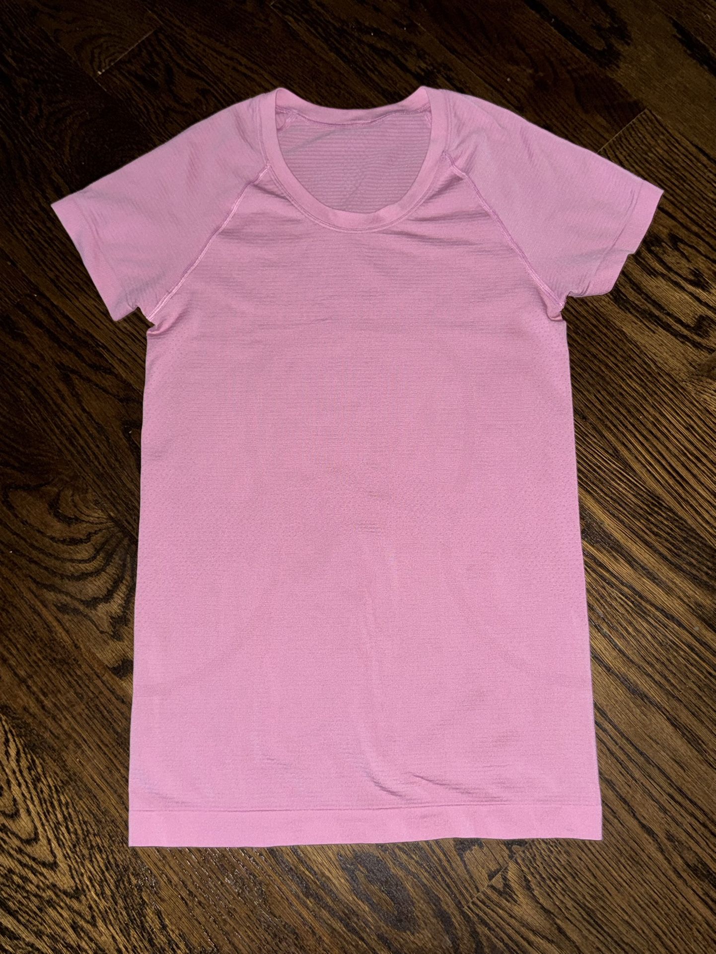 NWOT Lulu Lemon Swiftly Tech Shirt, Size 4