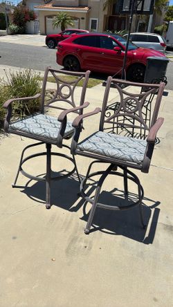 2 Aluminum Swivel Patio Chairs