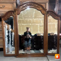 Traditional Tri Fold Mirror made by Thomasville Furniture.
