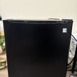 Kenmore 1.7 cu-ft Refrigerator