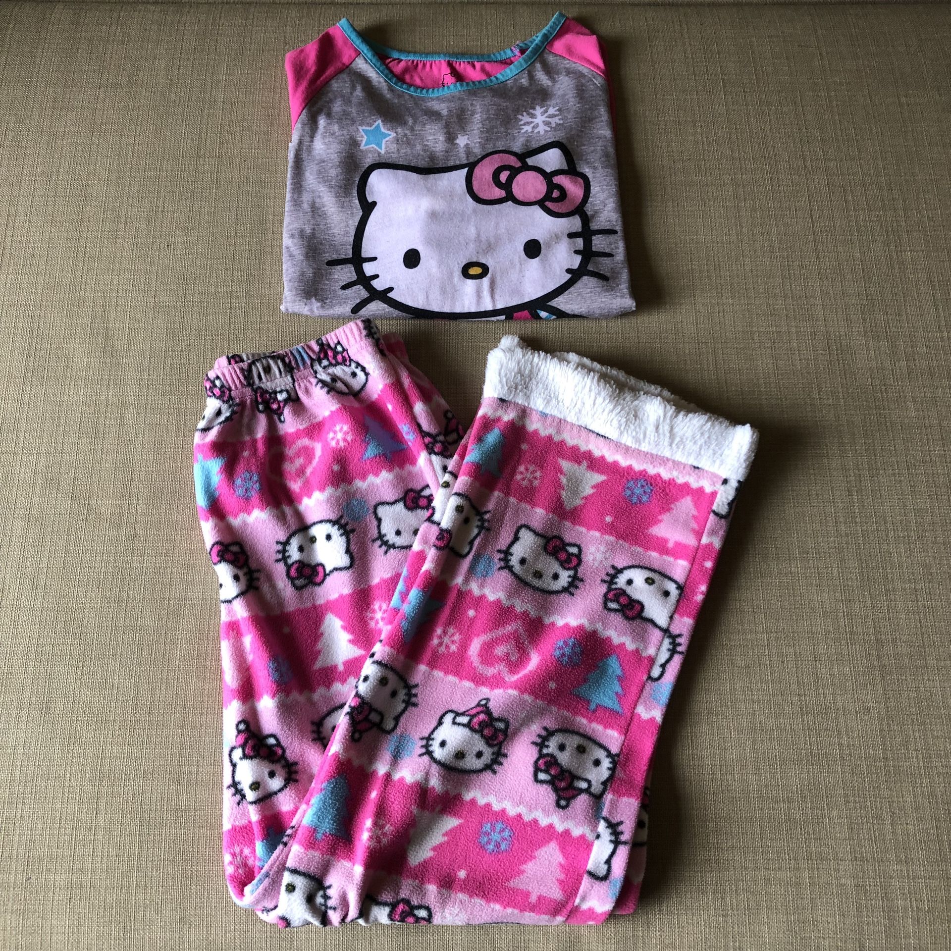 Hello kitty Pajama set. Large (10-12)