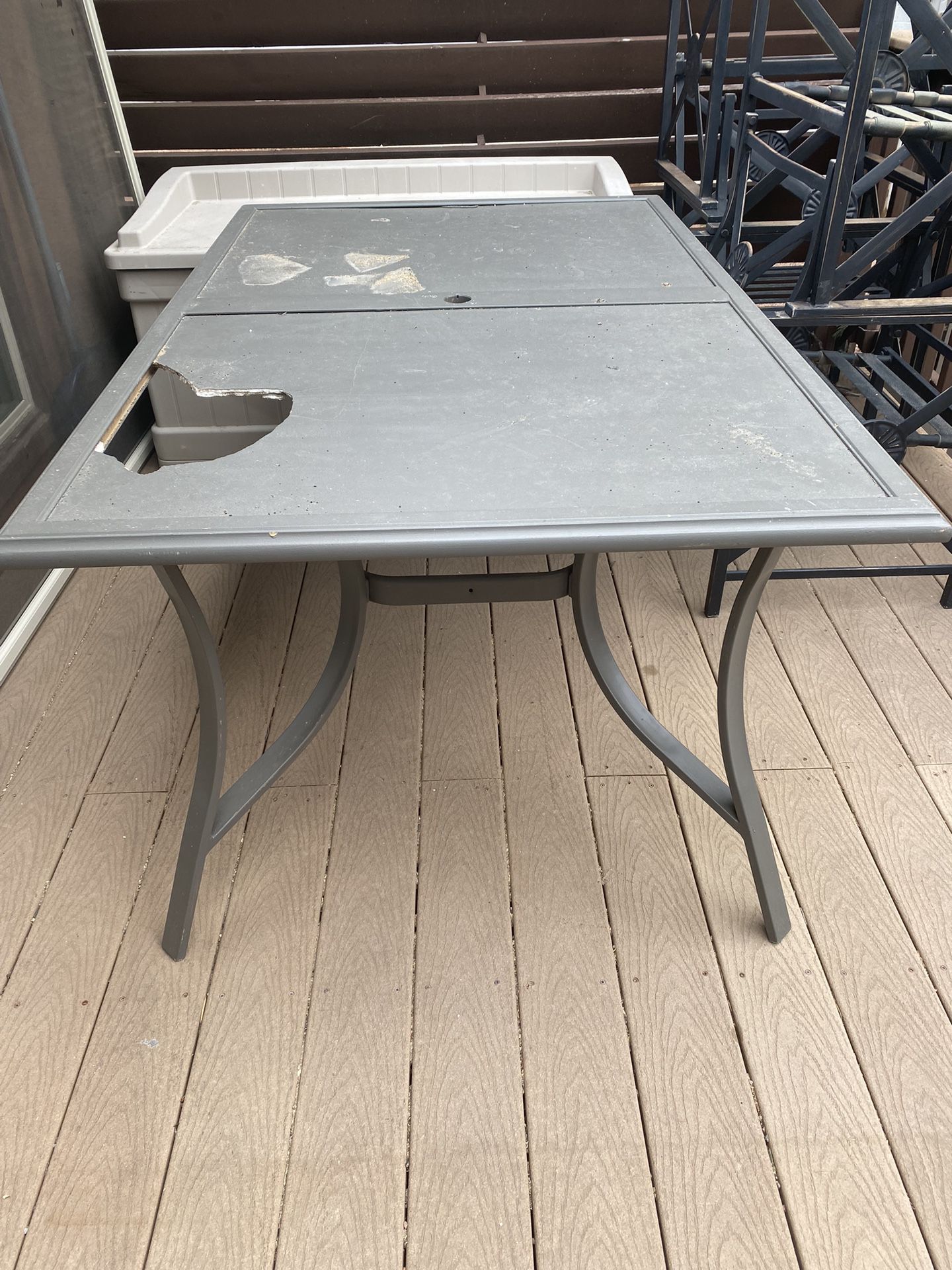 Patio Table - Needs Repair