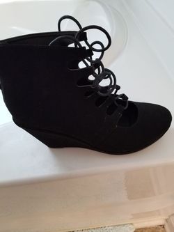 Size 11 black wedges