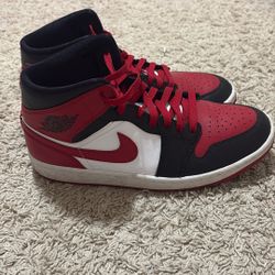 Nike Air Jordan 1 Mid Alternate Bred Toe