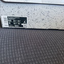 AIR JORDAN 4 RETRO SE Craft”Photon Dust”