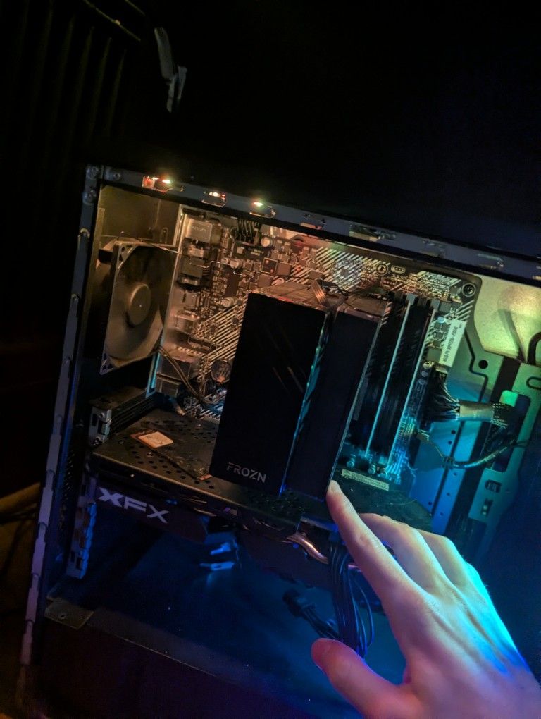 Ryzen 5 5600x , 6600 , 32 Gb Ram, 1 TB Ssd