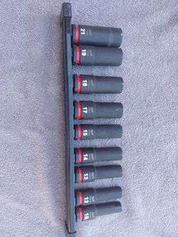 Serious buyers no holding for next dayMilwaukee  1/2 inch 9 piece socket set $40 used like new cash pick up beaumont ca
