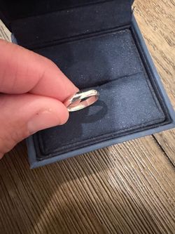 Platinum woman’s wedding band