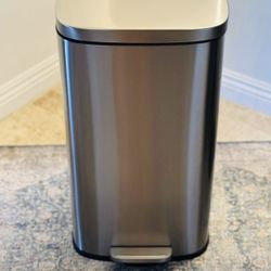Trash Cans (New)