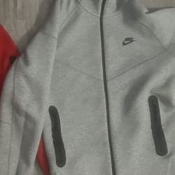 grey nike tech 70 size M