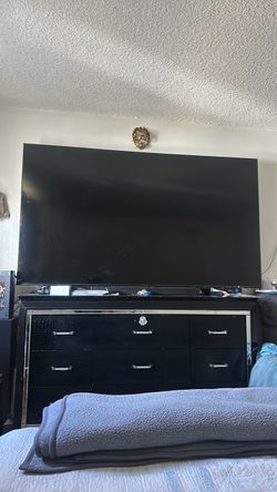 Samsung AU8000 85 TV