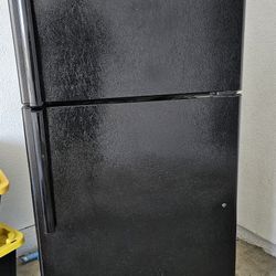 GE Top Freezer Refrigerator 