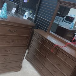 *Holiday Flash Sale!!!*---Charming Sherry Wood Dresser/Chest Sets---Limited Stock!!!---Delivery/$10 Down Financing🤠