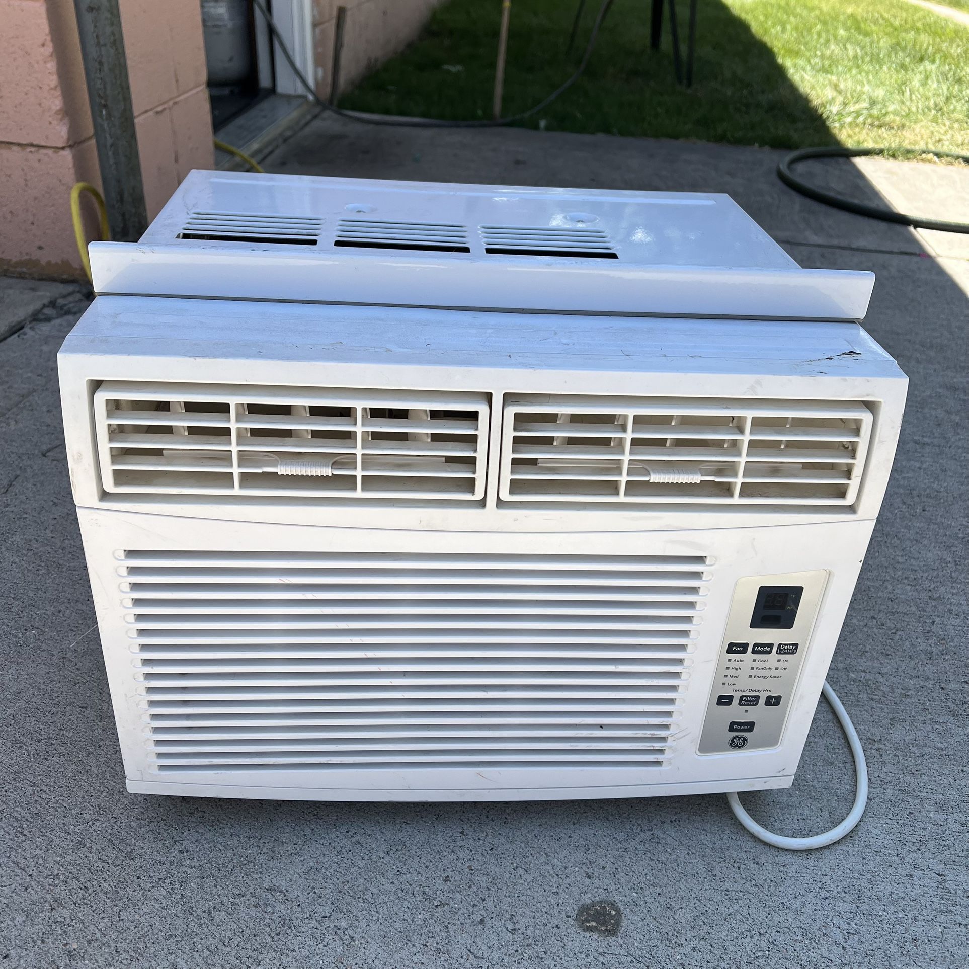 GE WINDOW AIR CONDITIONER 8,000BTU
