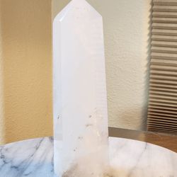 2.3 Lb (1035g) Milky Quartz Tower Quartz Crystal 