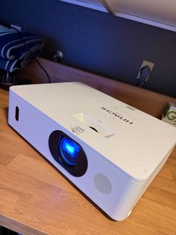 Hitachi 5000 Lumens hdmi projector