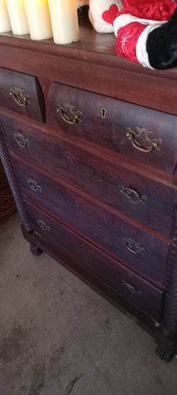 Antique Mahogany Chest of Drawers