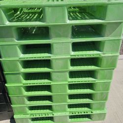 Plastic pallet