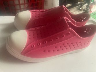 New light slip on shoes, water safe Women’s size 5