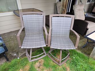 Set of 2 Outdoor Wicker Swivel Patio Chairs