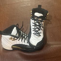 Jordan 12 Taxi Grade School Boys 5Y 