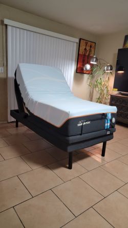 XL TWIN SIZE TEMPURPEDIC MATTRESS AND AJUSTABLE BASE FOR SALE! IN GREAT CONDITION!