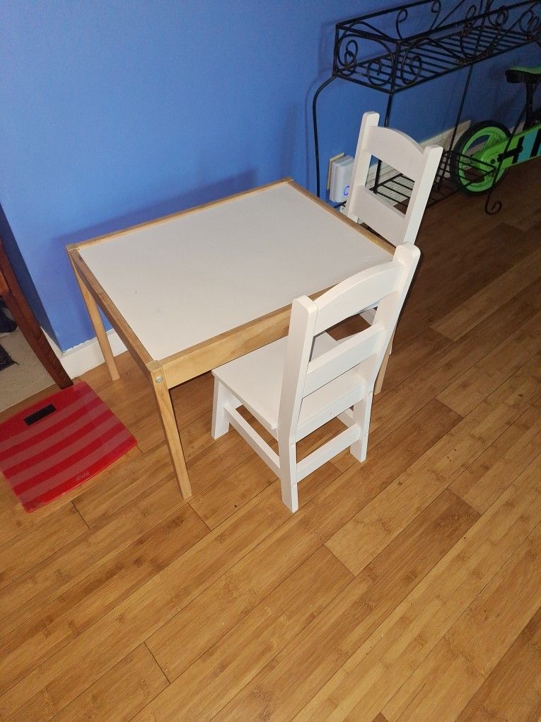 Toddlers Table And Chairs