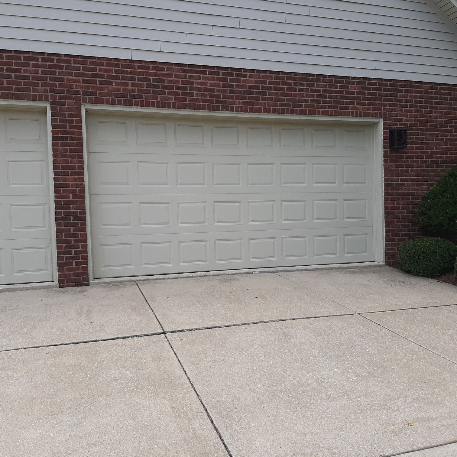 Garage doors (used) 16x8 and 8x8