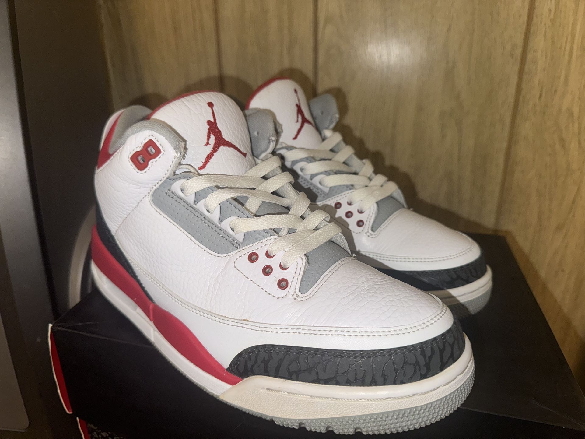 Air Jordan 3 Fire Red Size 9.5 Men