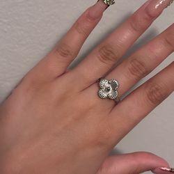 Van Cleef & Arpels ring