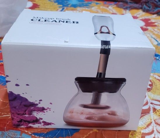 Cleaner Makeup Brush