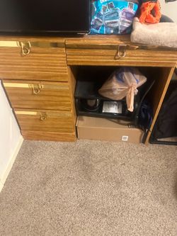 Wirting Table Good Condition