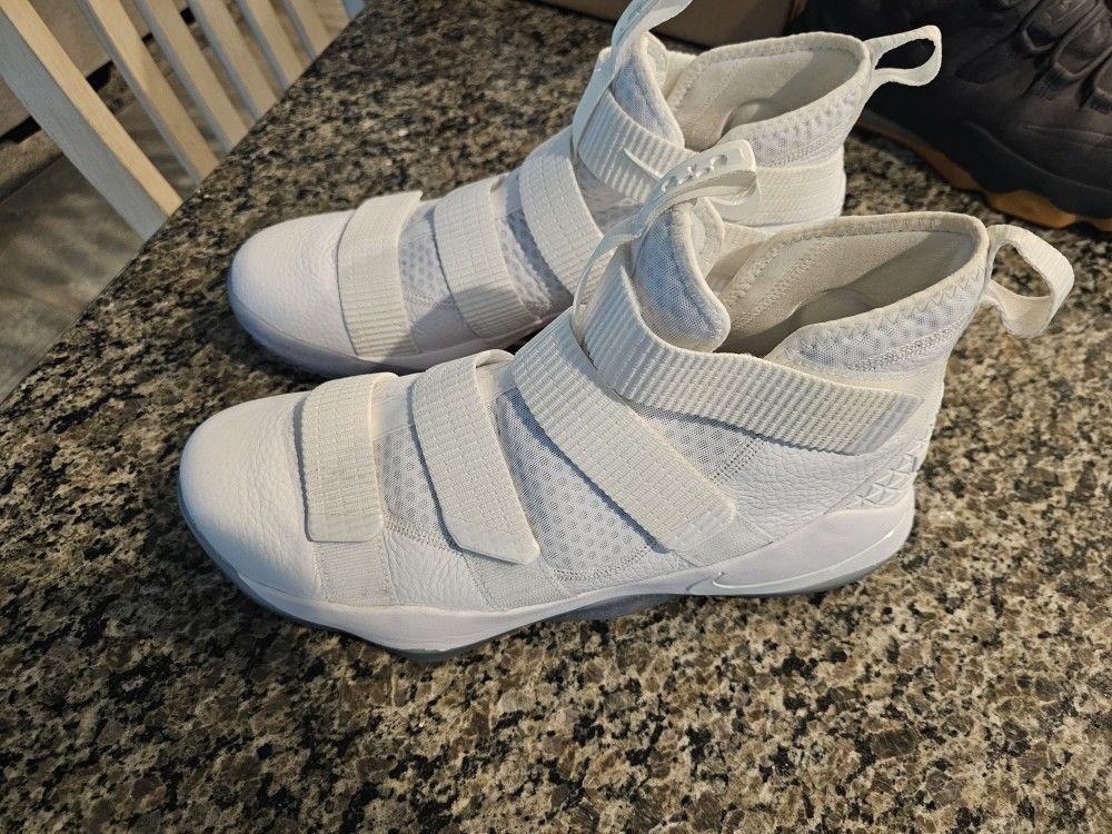 LeBron Zoom Soldier 11